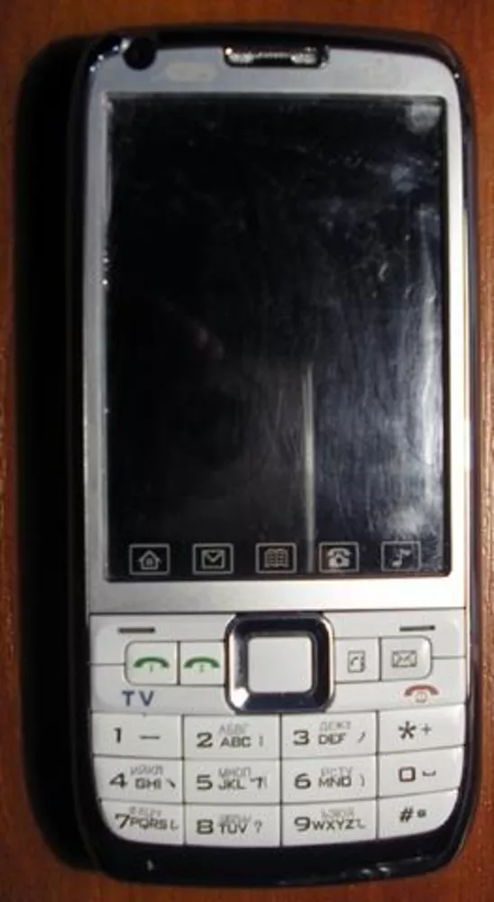 Продам телефон E71 (W006)